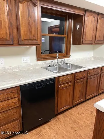 $2,200 | 1185 Goodman Road East, Southaven, MS 38671