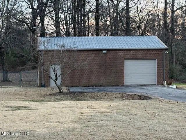 $2,200 | 1185 Goodman Road East, Southaven, MS 38671