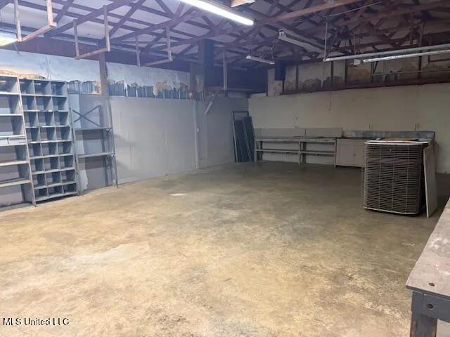 $2,200 | 1185 Goodman Road East, Southaven, MS 38671