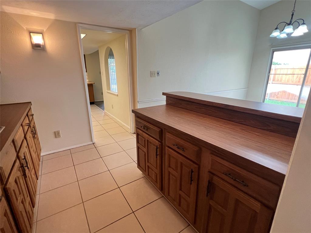 2107 Victoria Road Carrollton, TX 75007 - Photo 8 of 39
