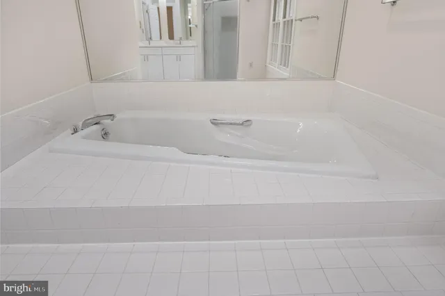 $5,200 | 13620 Canal Vista Court, Potomac, MD 20854