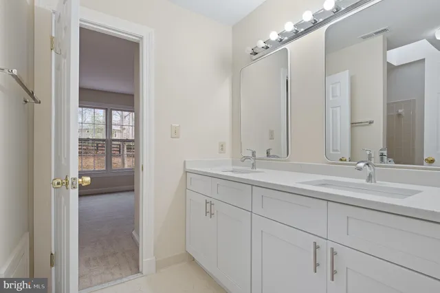 $5,200 | 13620 Canal Vista Court, Potomac, MD 20854