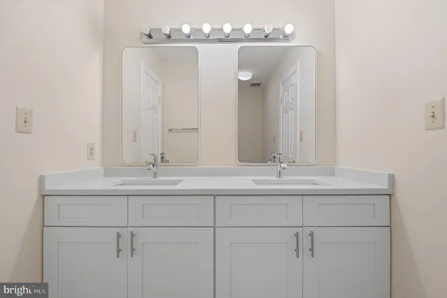 $5,200 | 13620 Canal Vista Court, Potomac, MD 20854