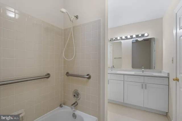 $5,200 | 13620 Canal Vista Court, Potomac, MD 20854