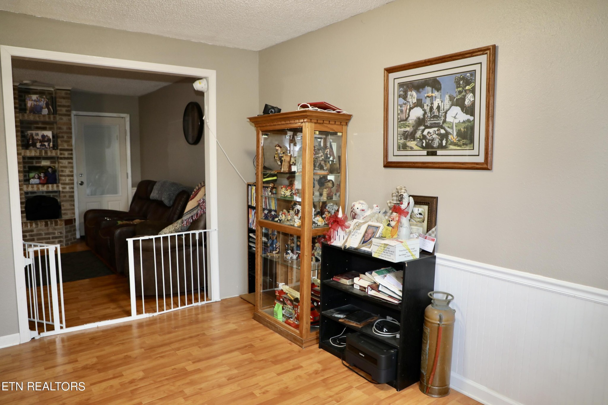 166 Donaldson Road Philadelphia, TN 37846 - Photo 12 of 42 a view of a livingroom with furniture and closet