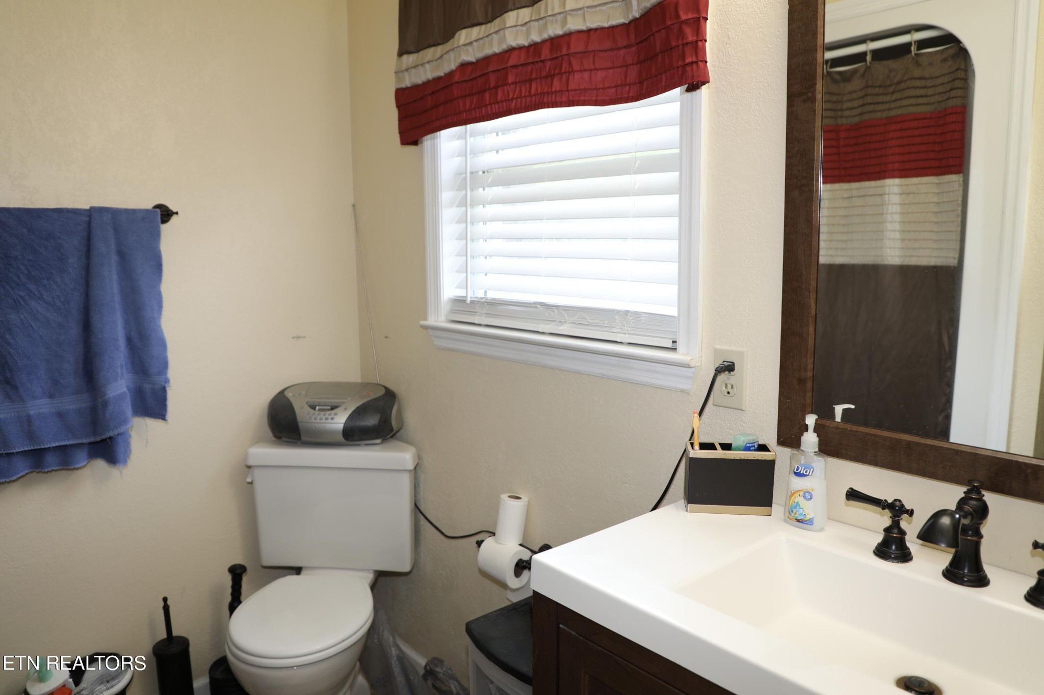 166 Donaldson Road Philadelphia, TN 37846 - Photo 23 of 42 a bathroom with a sink toilet and vanity