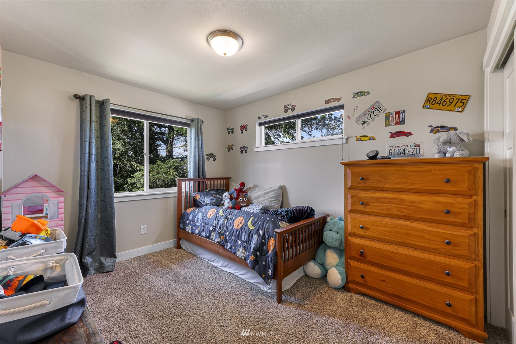 4601 Hall Road Blaine, WA 98230 - Photo 29 of 39 a bed room with furniture and a window