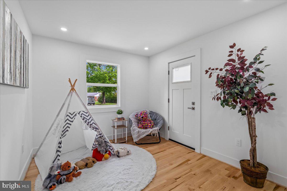 4000 Adams Drive Silver Spring, MD 20902 - Photo 14 of 21 Cozy entryway with playful charm.