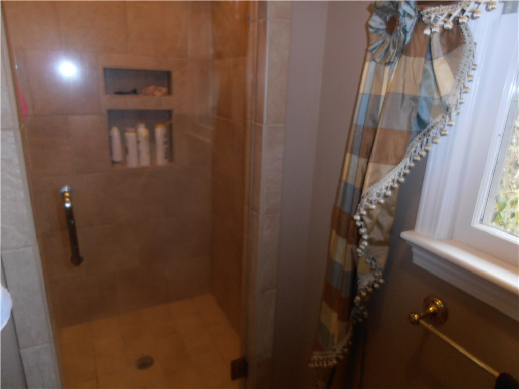 1007 Harpers Way Anderson, SC 29621 - Photo 14 of 19 Master Bath