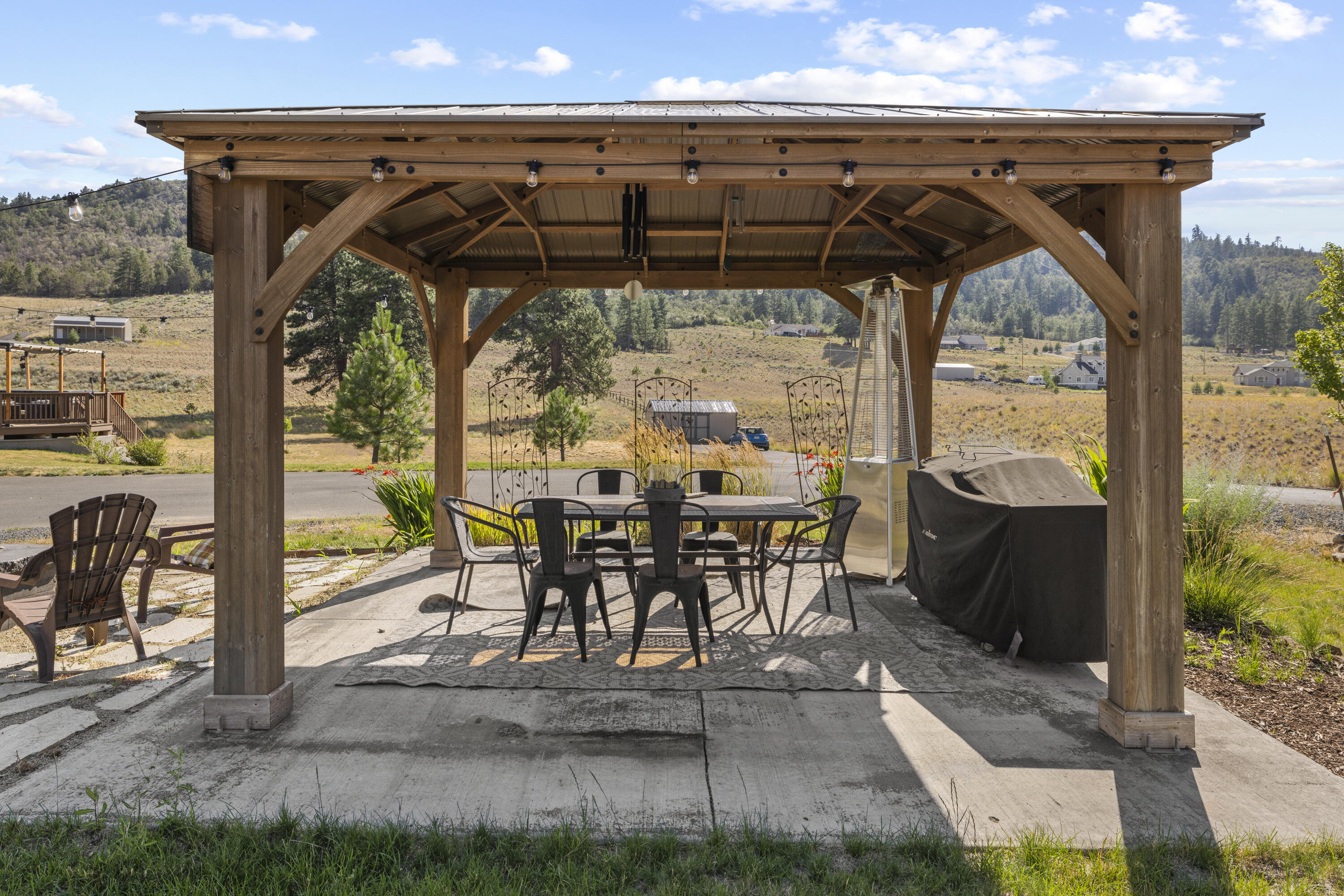 3808 Old Fort Road Klamath Falls, OR 97601 - Photo 85 of 120 front gazebo