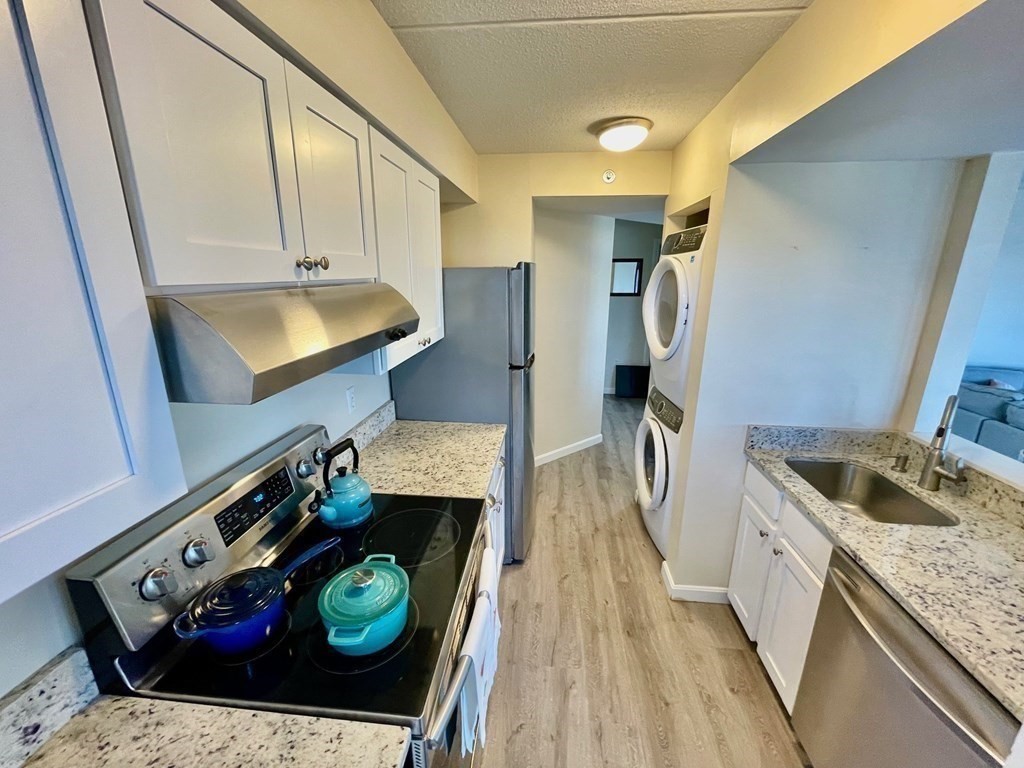 60 Rantoul Street, Unit 316N Beverly, MA 01915 - Photo 8 of 23 Gallery Image 8