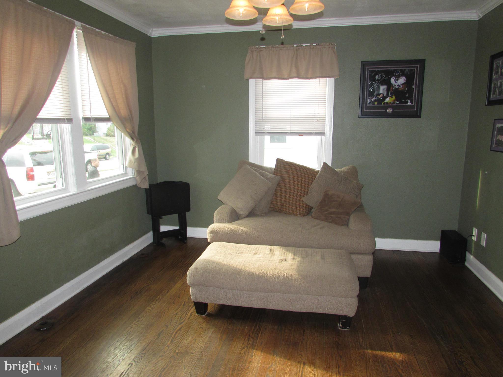 5537 Oakland Road Halethorpe, MD 21227 - Photo 2 of 26 Living Room