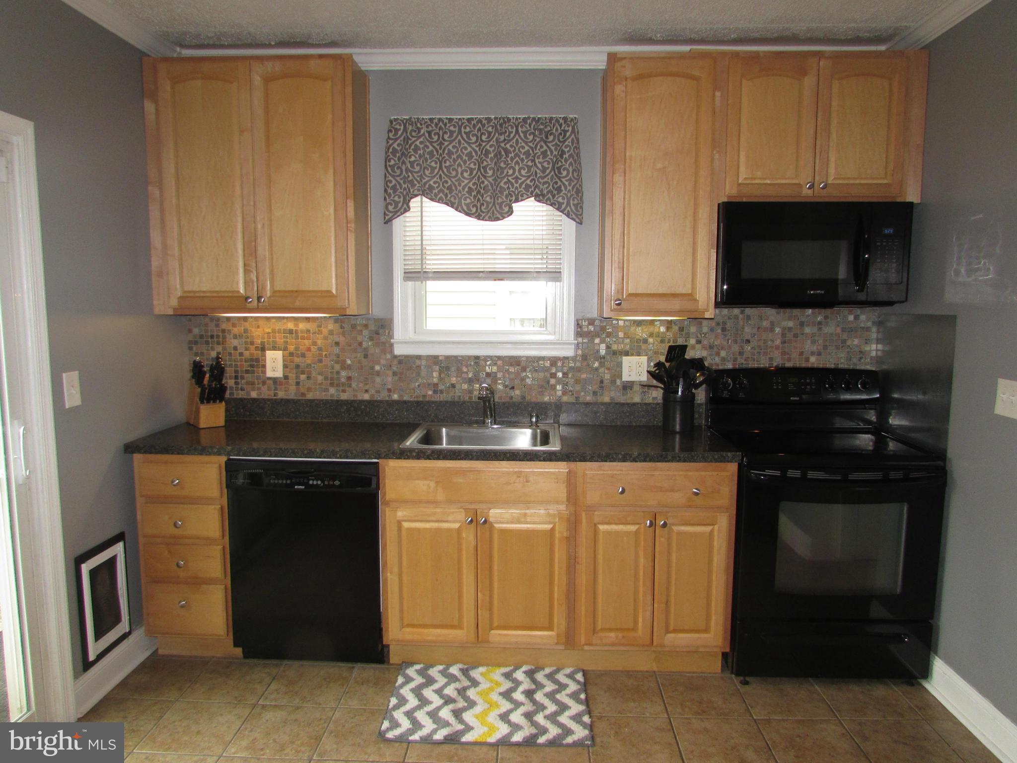 5537 Oakland Road Halethorpe, MD 21227 - Photo 6 of 26 Kitchen