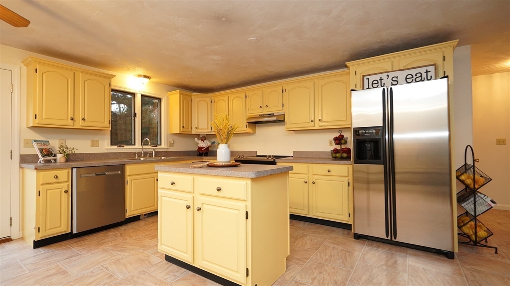 106 Rocky Hill Road Rehoboth, MA 02769 - Photo 6 of 37 Gallery Image 6