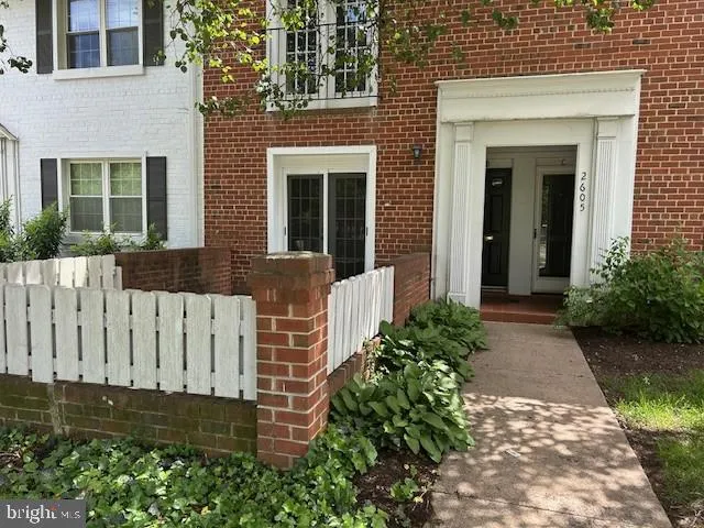 $395,000 | 2605 South Walter Reed Drive, Unit A, Arlington, VA 22206