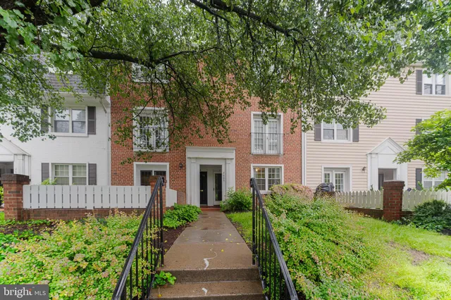 $395,000 | 2605 South Walter Reed Drive, Unit A, Arlington, VA 22206