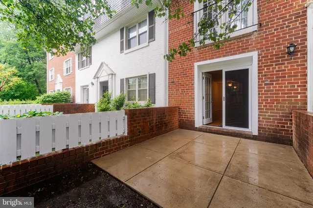 $395,000 | 2605 South Walter Reed Drive, Unit A, Arlington, VA 22206