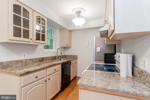 $395,000 | 2605 South Walter Reed Drive, Unit A, Arlington, VA 22206