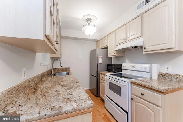 $395,000 | 2605 South Walter Reed Drive, Unit A, Arlington, VA 22206