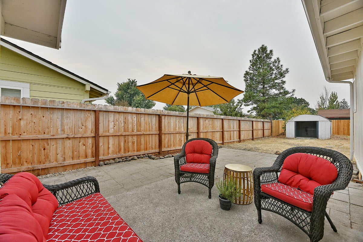 1833 Roberts Road Medford, OR 97504 - Photo 15 of 18 DSC_9915