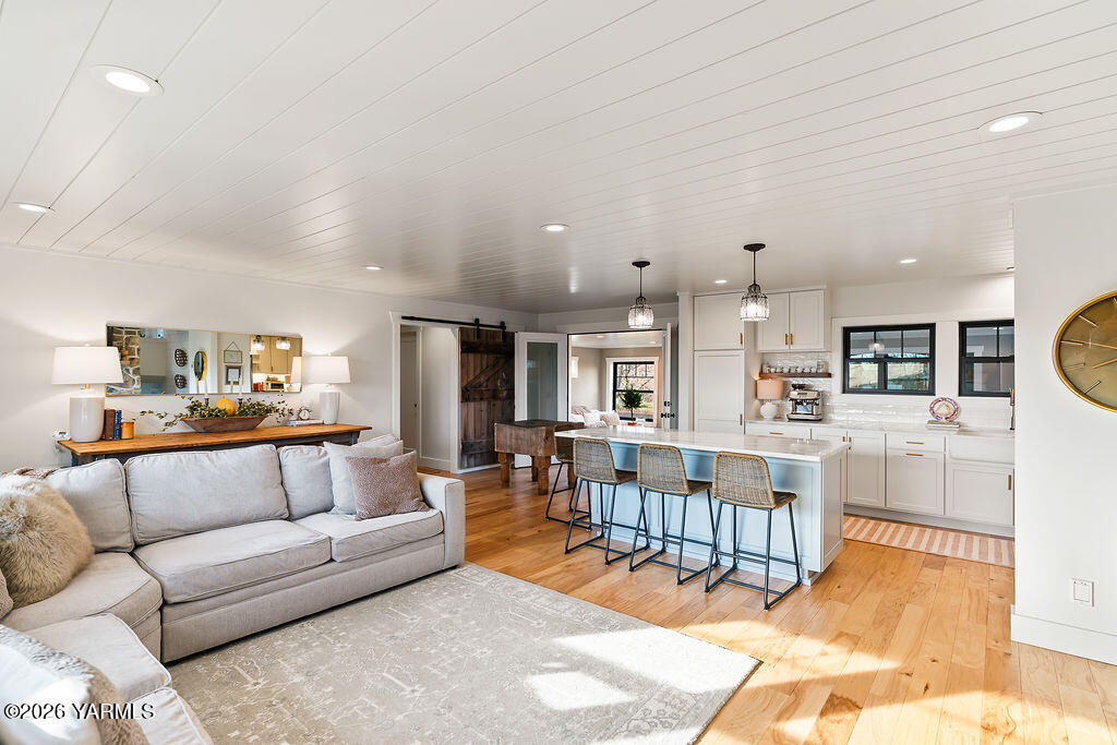 367 Baker Road Selah, WA 98942 - Photo 15 of 55 a living room with furniture and kitchen view