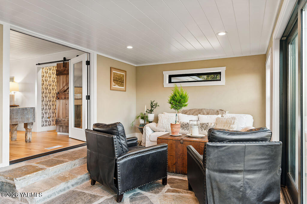 367 Baker Road Selah, WA 98942 - Photo 19 of 55 a living room with furniture and a large window