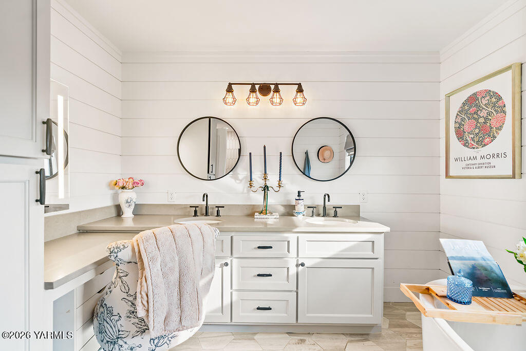 367 Baker Road Selah, WA 98942 - Photo 24 of 55 a bathroom with a sink and a mirror