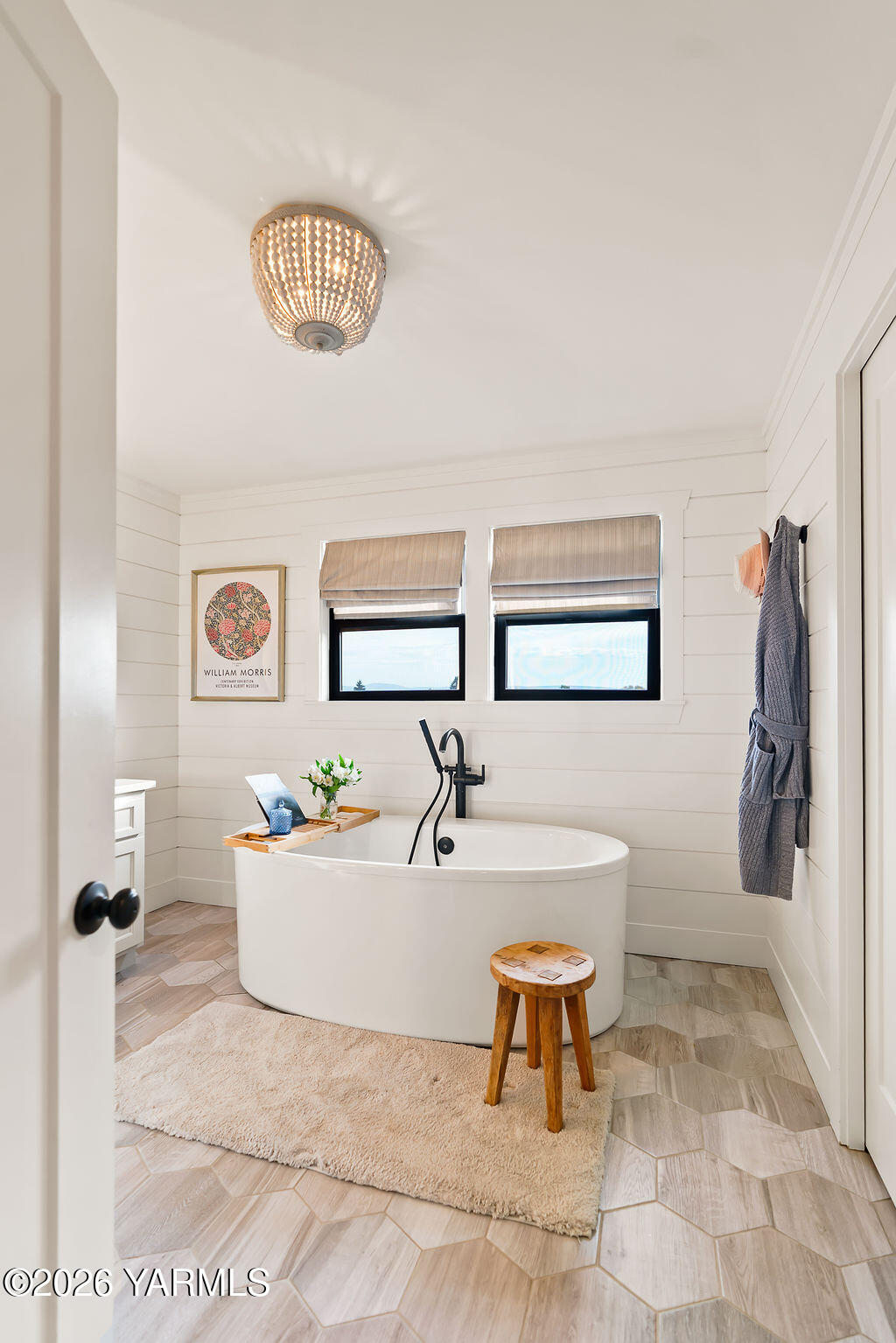 367 Baker Road Selah, WA 98942 - Photo 26 of 55 a living room with a couch and a table