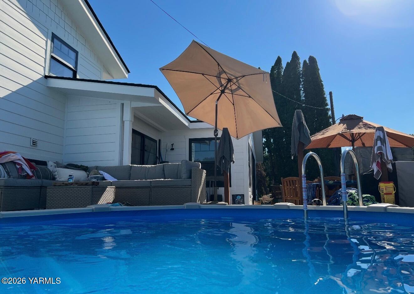 367 Baker Road Selah, WA 98942 - Photo 46 of 55 a view of a house with backyard and tub