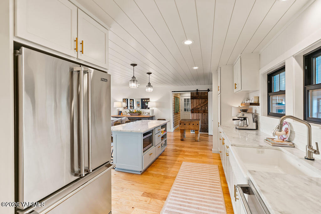 367 Baker Road Selah, WA 98942 - Photo 10 of 55 a large kitchen with kitchen island a large counter top and stainless steel appliances