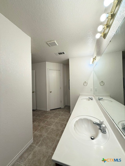 2104 Prestige Loop Killeen, TX 76549 - Photo 15 of 29 a bathroom with a sink and a tub