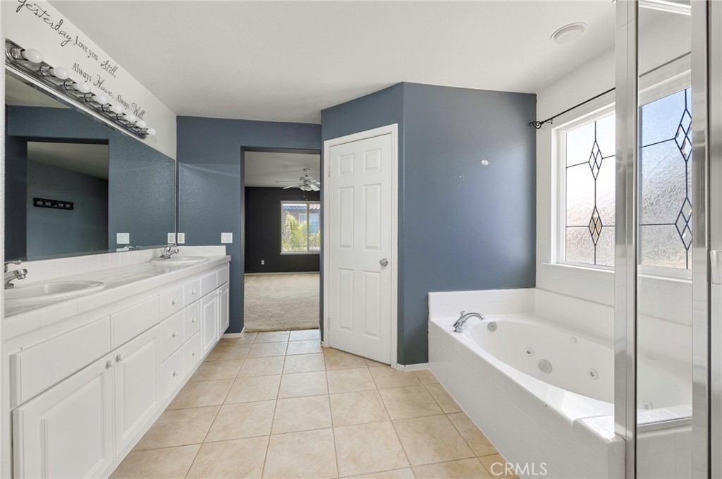 151 Ropango Way Hemet, CA 92545 - Photo 21 of 28 a bathroom with a bathtub and a sink