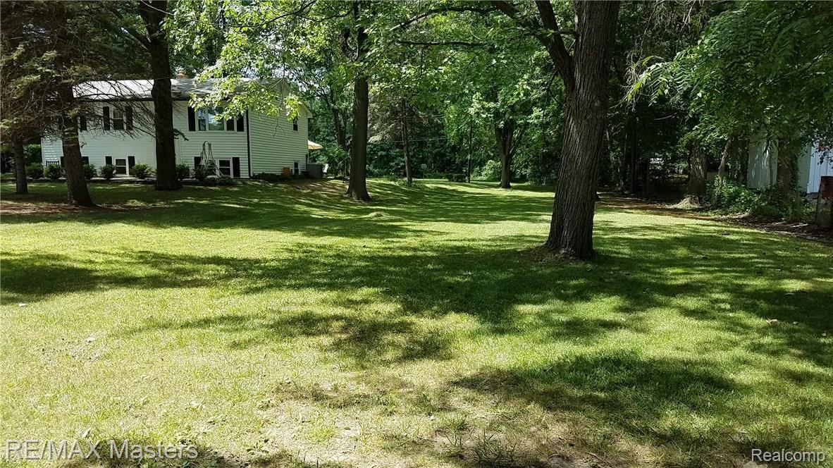12367 Grafton Road Carleton, MI 48117 - Photo 34 of 40 20160713_130130.jpg