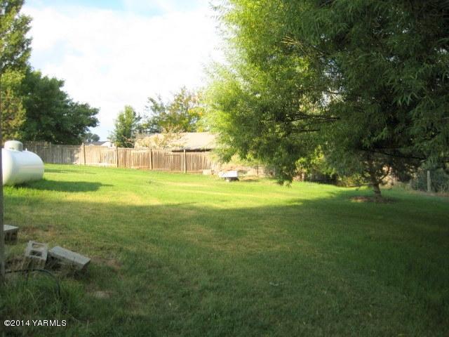 1880 Pleasant Hill Road Selah, WA 98942 - Photo 20 of 20 a view of a park with large trees