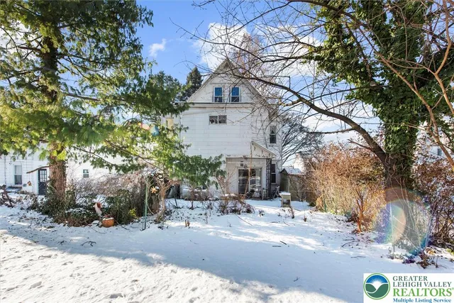 $300,000 | 743 3rd Street, Catasauqua, PA 18032