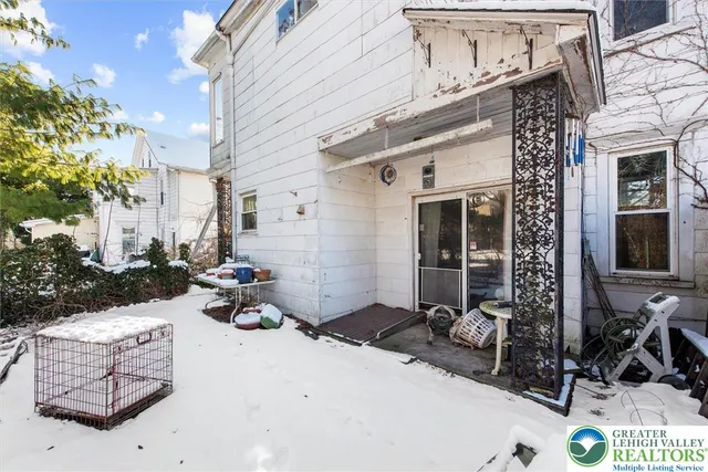 $300,000 | 743 3rd Street, Catasauqua, PA 18032