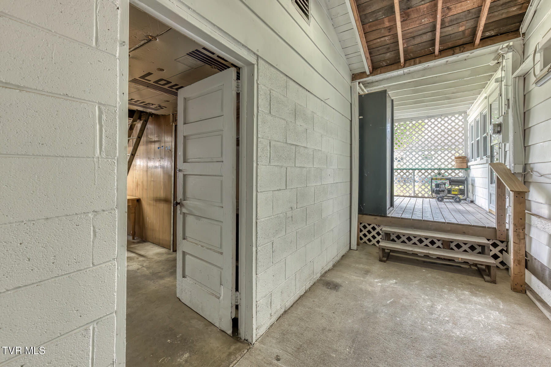 945 North Elm Avenue Erwin, TN 37650 - Photo 30 of 46 945 N Elm Ave-32
