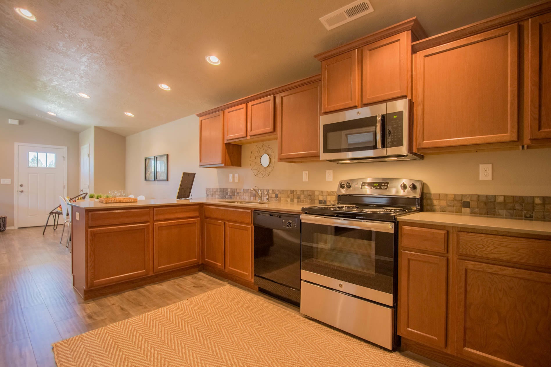 918 North Trinity Way Sisters, OR 97759 - Photo 9 of 11 Argent Kitchen 4