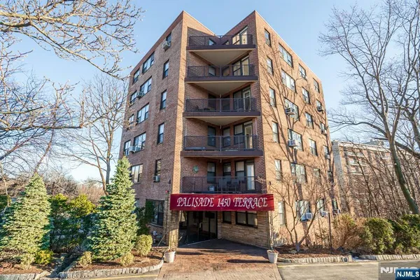 $2,350 | 1450 Palisade Avenue, Unit 6E, Fort Lee, NJ 07024