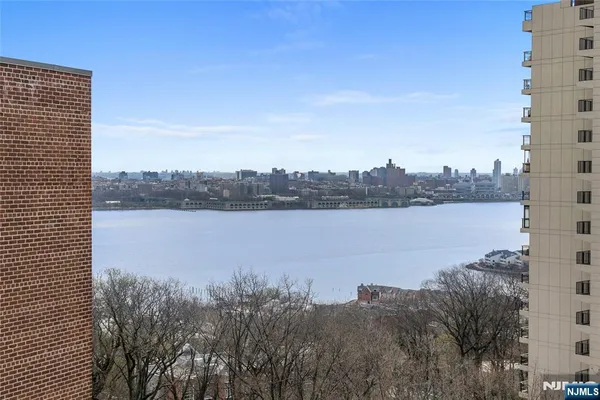 $2,350 | 1450 Palisade Avenue, Unit 6E, Fort Lee, NJ 07024