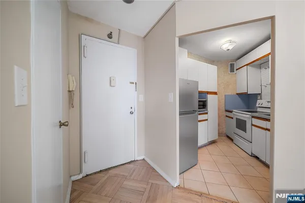 $2,350 | 1450 Palisade Avenue, Unit 6E, Fort Lee, NJ 07024