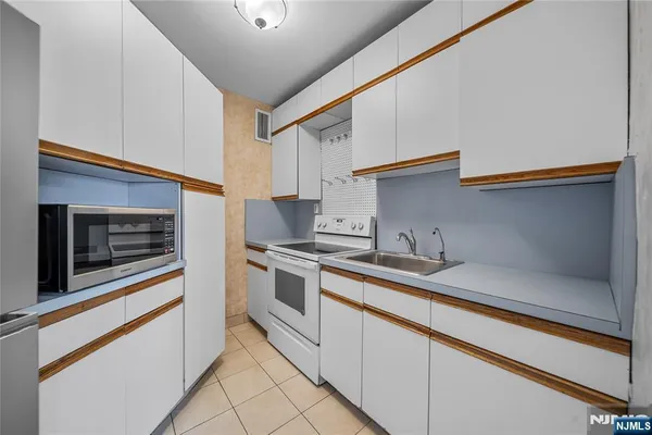 $2,350 | 1450 Palisade Avenue, Unit 6E, Fort Lee, NJ 07024