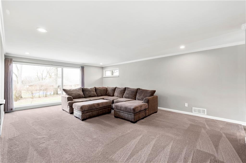 231 Ridgeview Drive Venetia, PA 15367 - Photo 3 of 25 Gallery Image 3