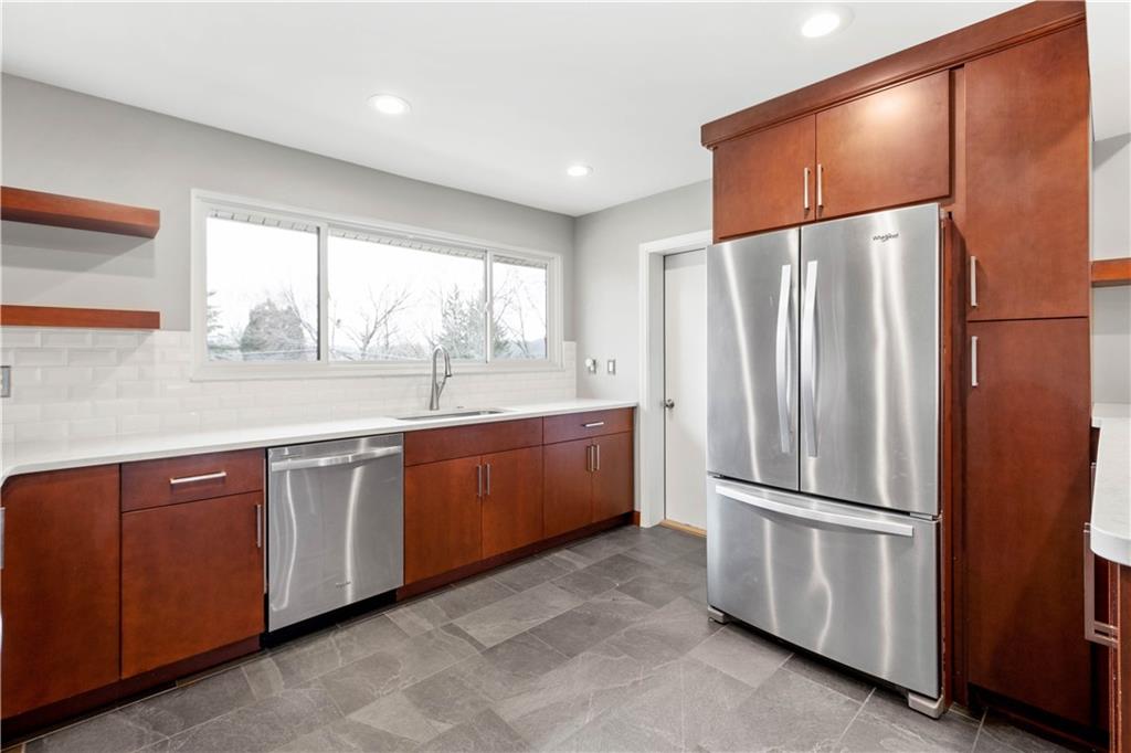 231 Ridgeview Drive Venetia, PA 15367 - Photo 6 of 25 Gallery Image 6