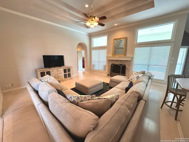 $2,900 | 11 Campden Circle, San Antonio, TX 78218