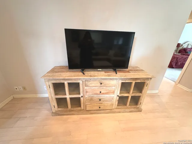 $2,900 | 11 Campden Circle, San Antonio, TX 78218