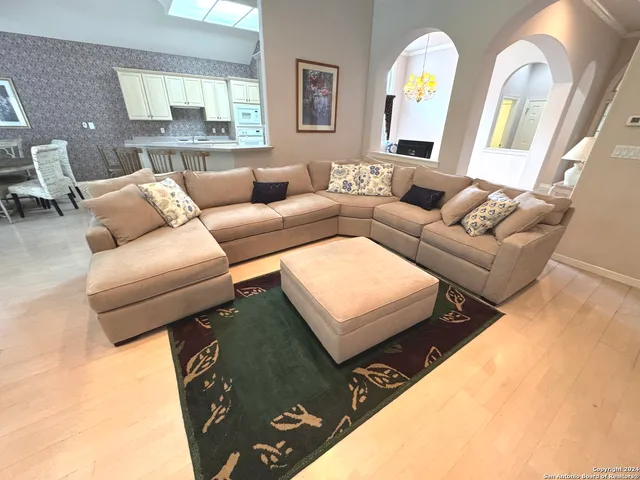 $2,900 | 11 Campden Circle, San Antonio, TX 78218