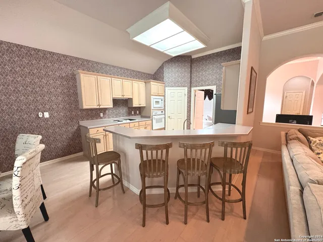 $2,900 | 11 Campden Circle, San Antonio, TX 78218