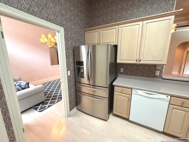 $2,900 | 11 Campden Circle, San Antonio, TX 78218