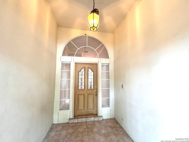 $2,900 | 11 Campden Circle, San Antonio, TX 78218